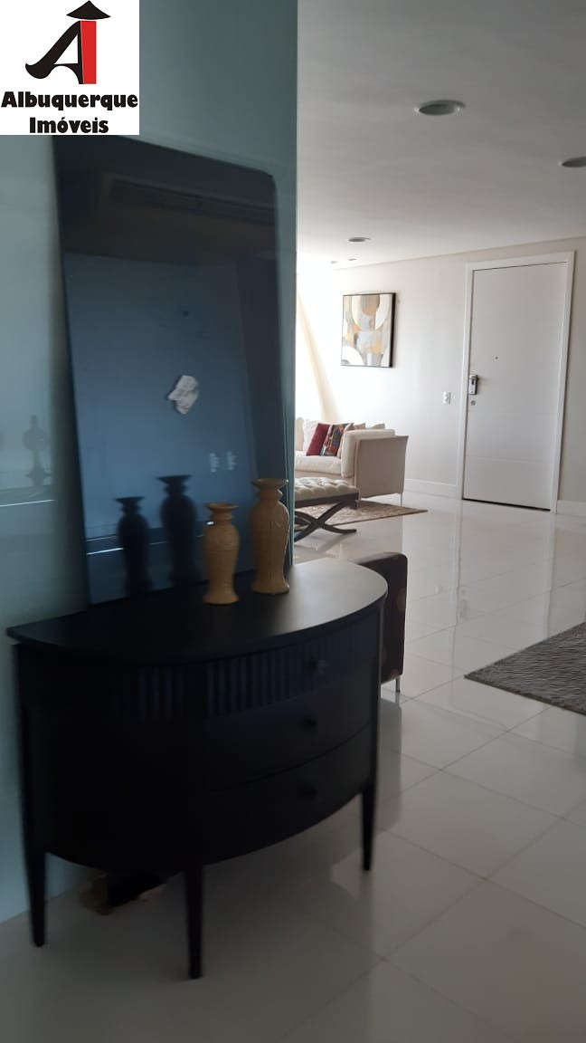 Apartamento para alugar com 3 quartos, 300m² - Foto 17