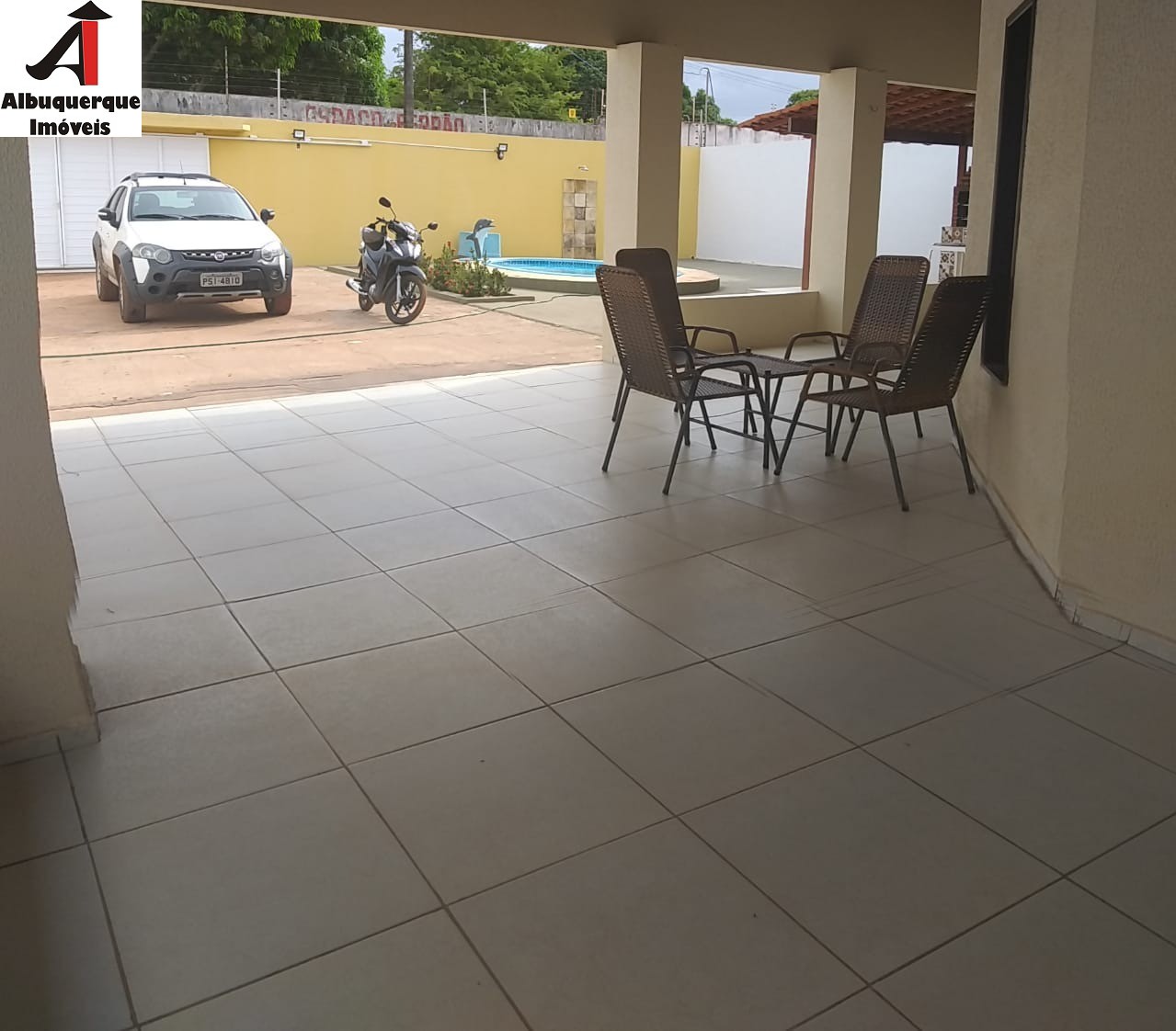 Casa à venda com 3 quartos, 450m² - Foto 1