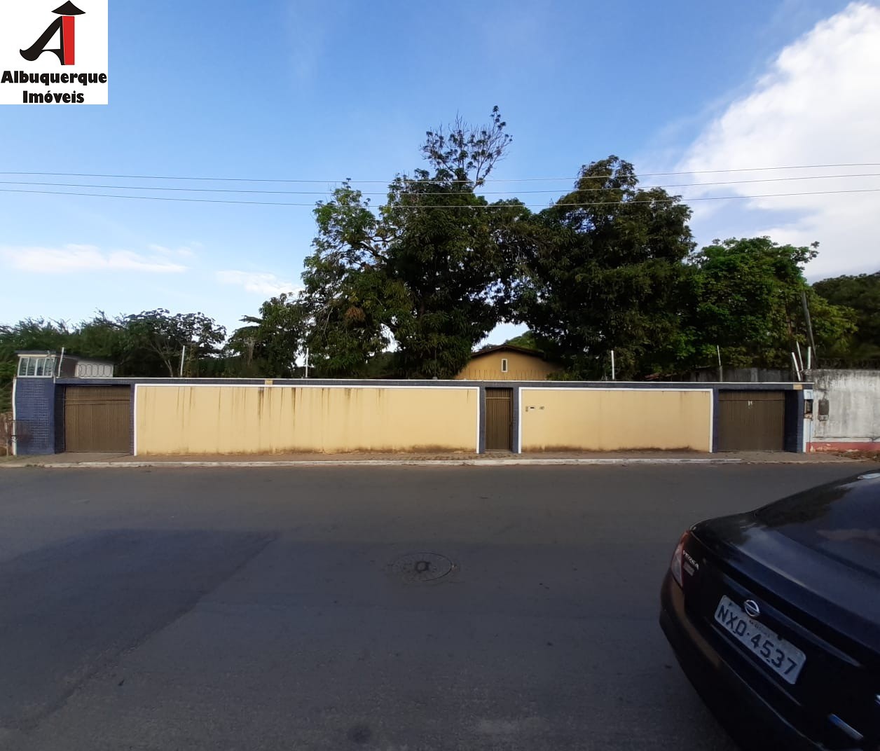 Casa para alugar com 3 quartos, 400m² - Foto 2