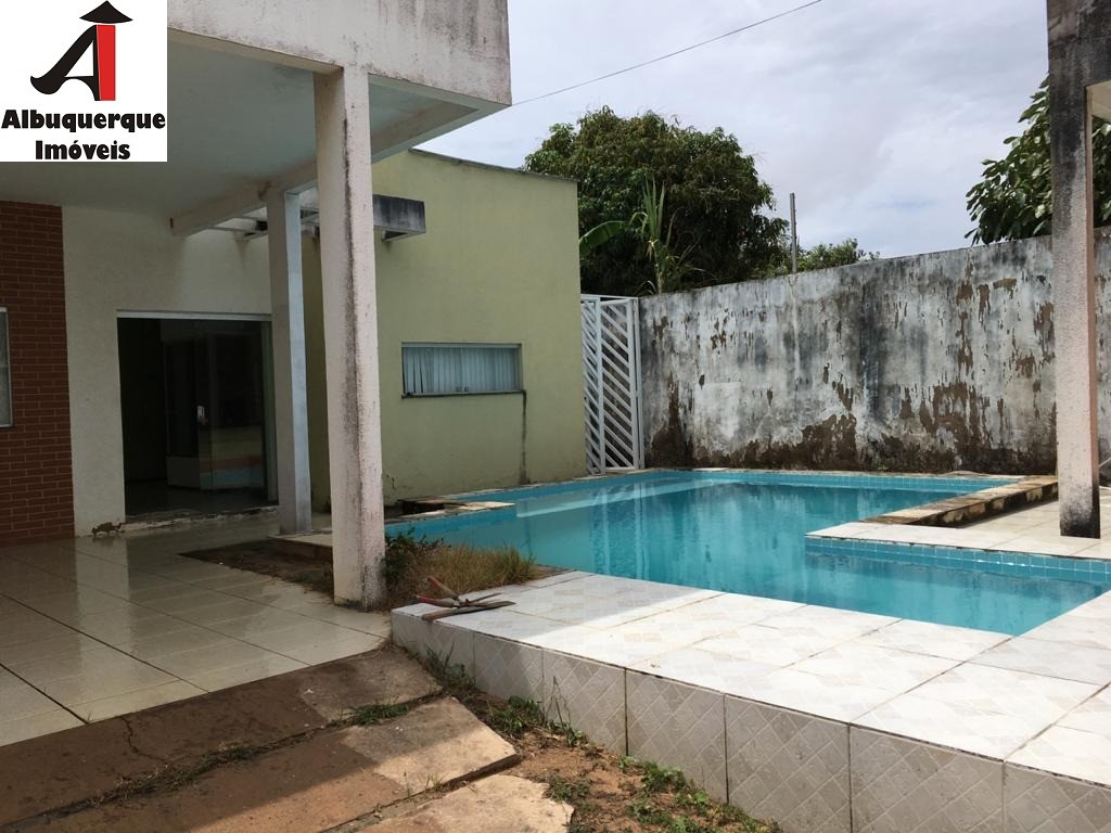 Casa à venda com 3 quartos, 360m² - Foto 1