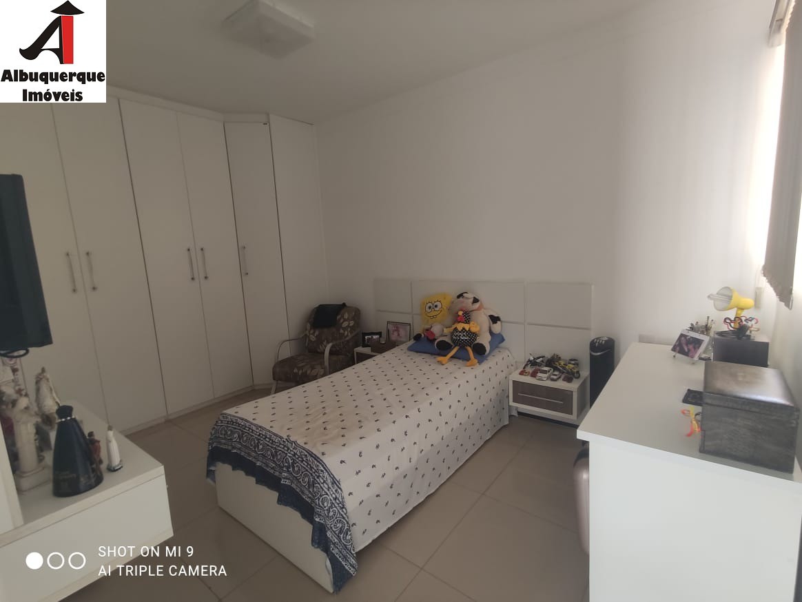 Casa à venda com 5 quartos, 300m² - Foto 11