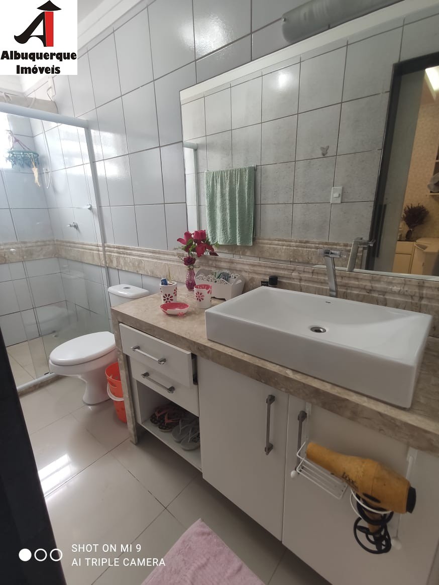 Casa à venda com 5 quartos, 300m² - Foto 13