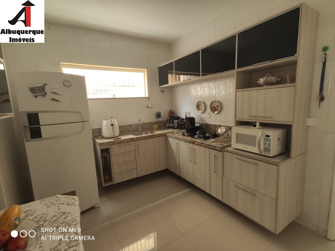 Casa à venda com 3 quartos, 200m² - Foto 4