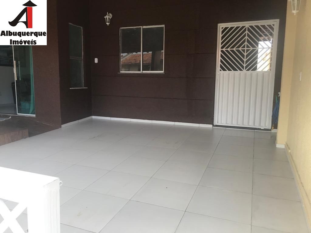 Casa à venda com 2 quartos, 160m² - Foto 2