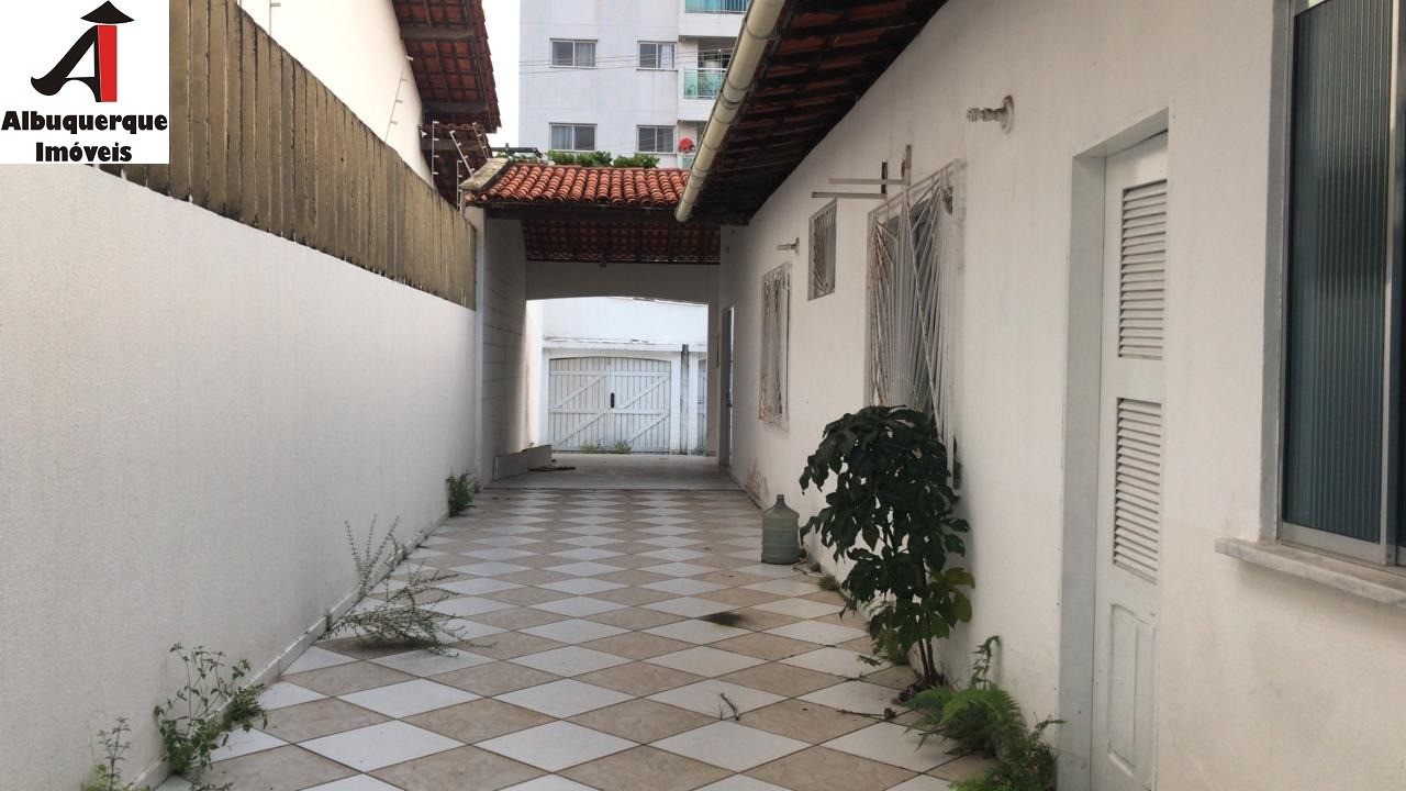 Casa à venda com 3 quartos, 380m² - Foto 2