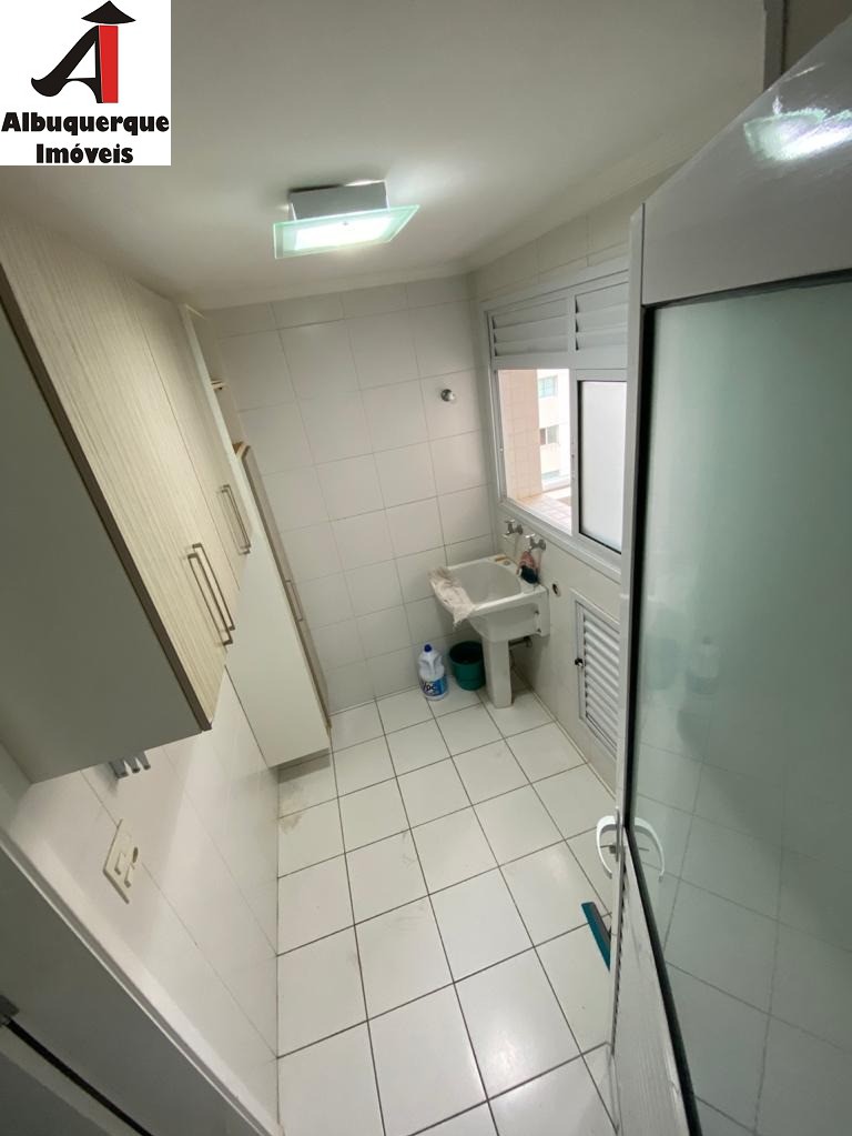 Apartamento à venda com 3 quartos, 142m² - Foto 2