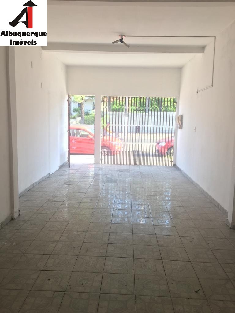 Casa à venda com 3 quartos, 250m² - Foto 2