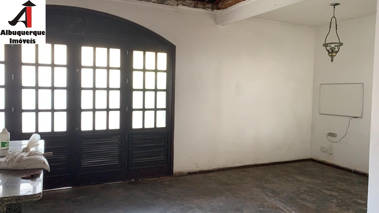 Casa à venda com 4 quartos, 468m² - Foto 1