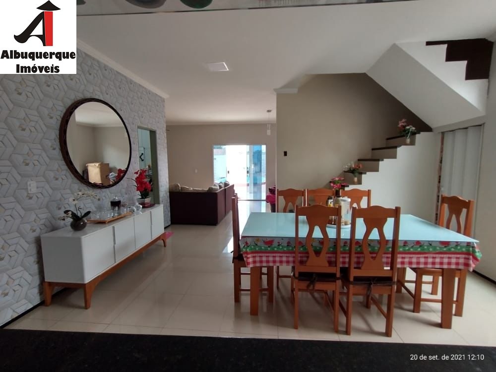 Casa à venda com 3 quartos, 300m² - Foto 2