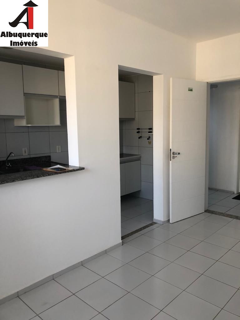 Apartamento à venda com 2 quartos, 77m² - Foto 2