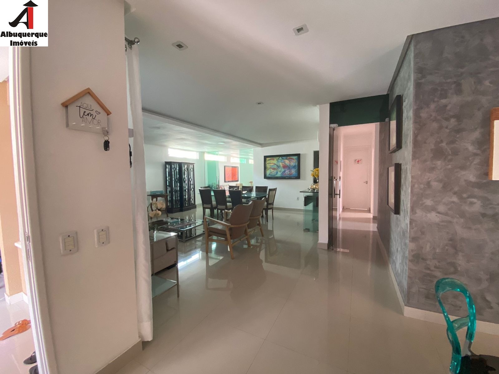 Casa à venda com 3 quartos, 220m² - Foto 2