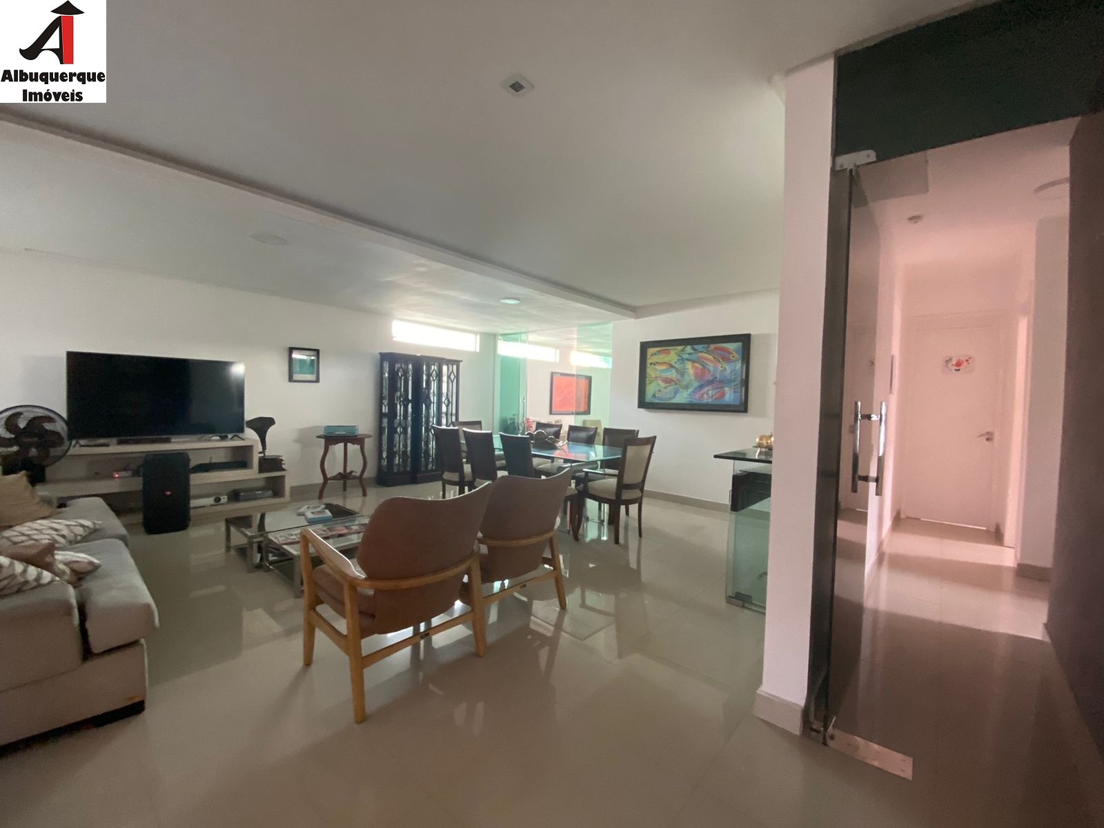 Casa à venda com 3 quartos, 220m² - Foto 3