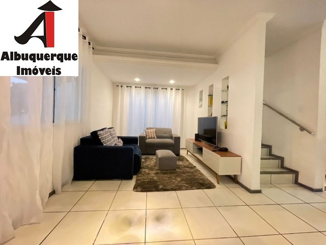 Casa à venda com 4 quartos, 200m² - Foto 1