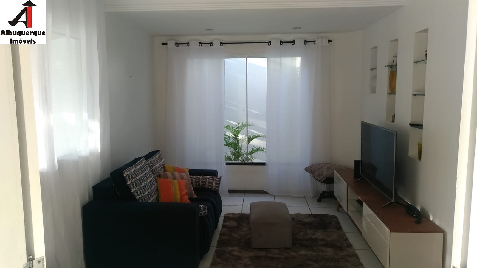 Casa à venda com 4 quartos, 200m² - Foto 2