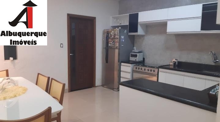 Casa à venda com 3 quartos, 220m² - Foto 10