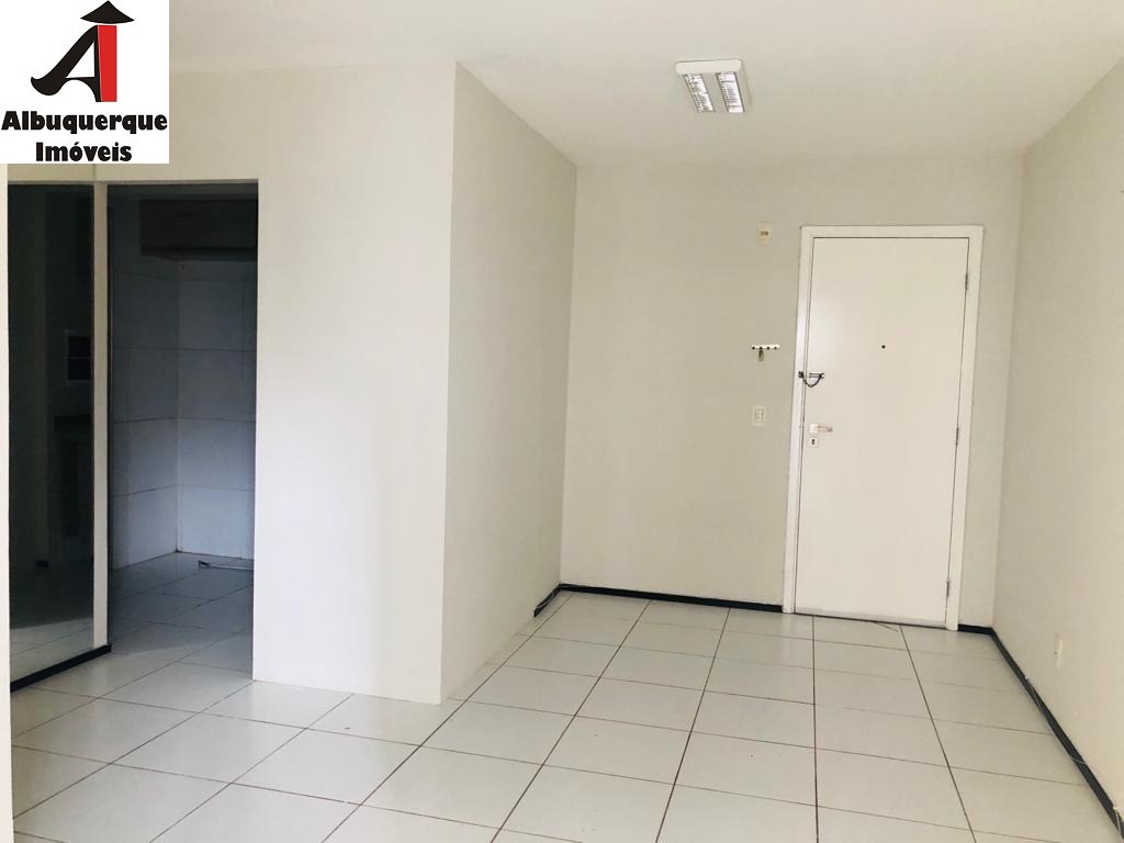 Apartamento à venda com 3 quartos, 77m² - Foto 2