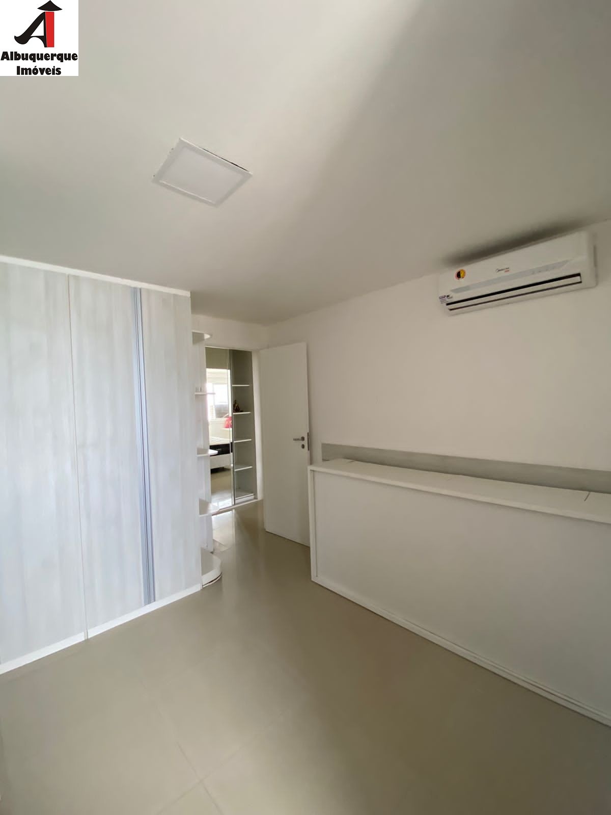 Apartamento à venda com 3 quartos, 136m² - Foto 2