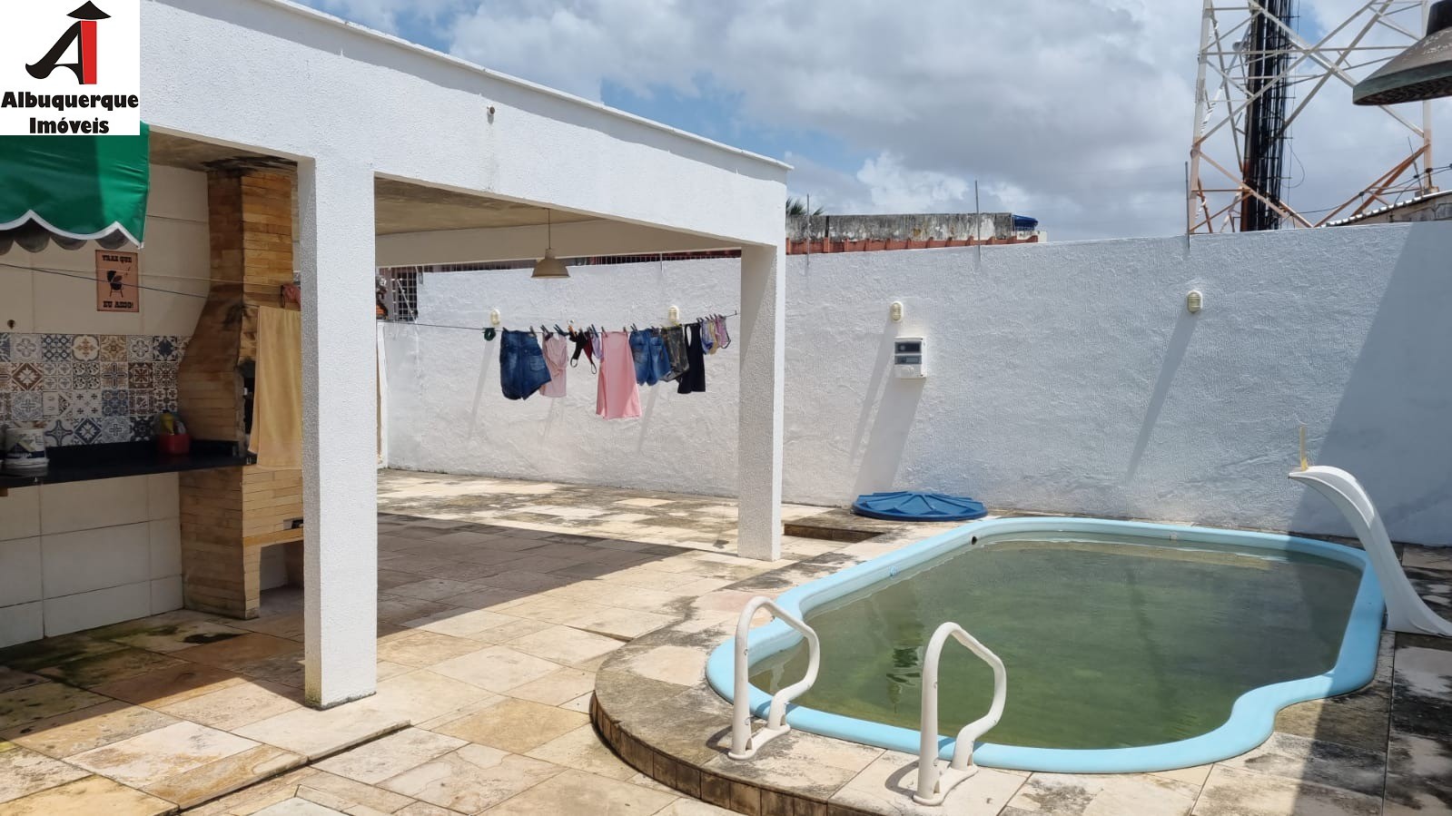 Casa à venda com 3 quartos, 380m² - Foto 1