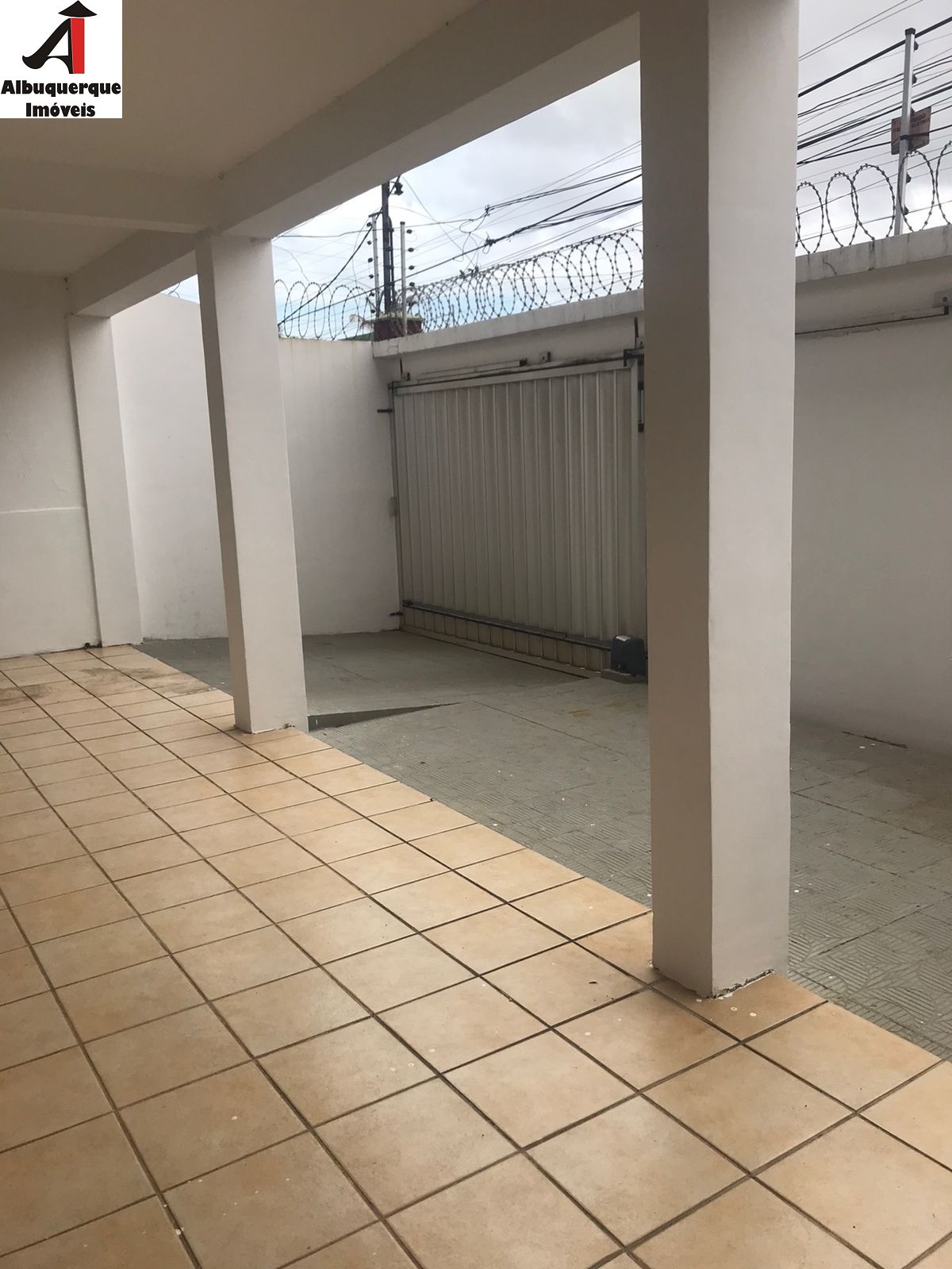 Casa para alugar com 3 quartos, 330m² - Foto 4