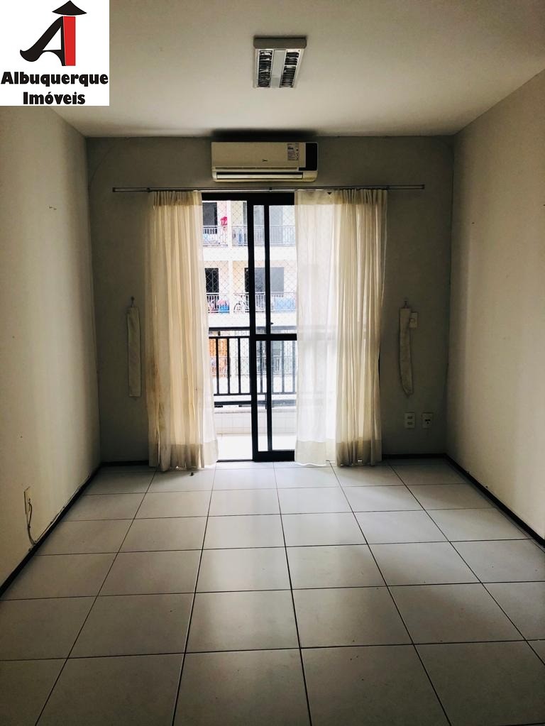 Apartamento à venda com 3 quartos, 77m² - Foto 1