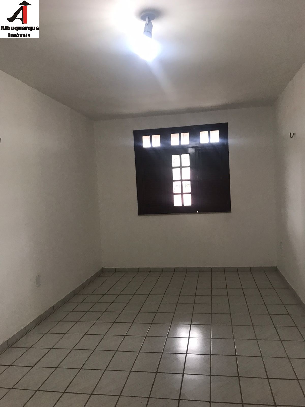 Casa para alugar com 3 quartos, 330m² - Foto 11