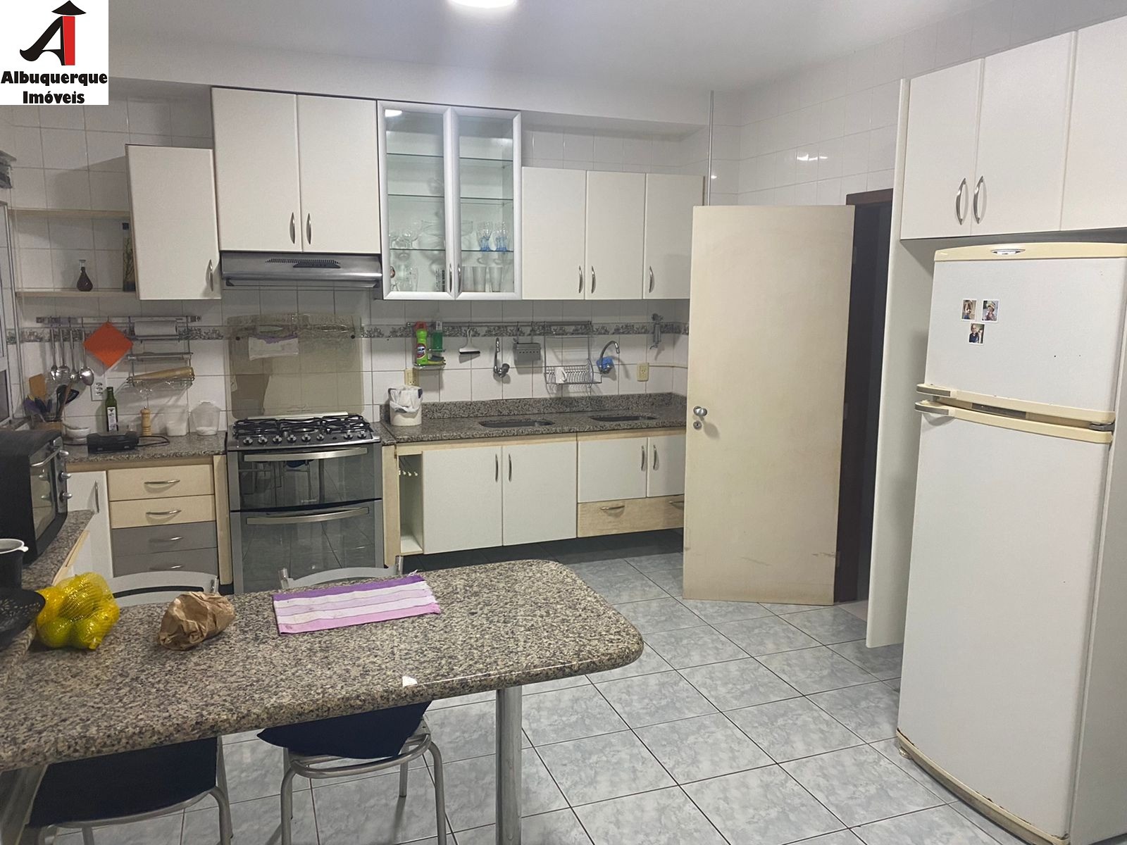 Apartamento à venda com 3 quartos, 256m² - Foto 7