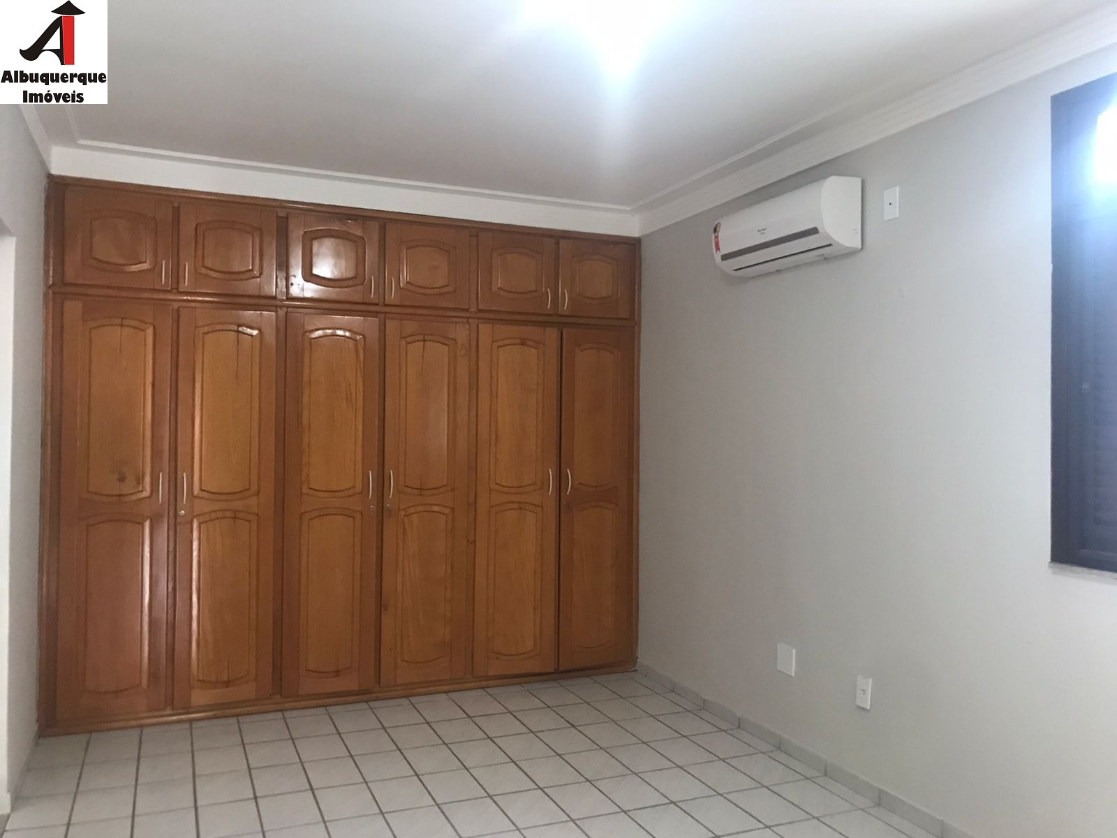 Casa para alugar com 3 quartos, 330m² - Foto 12