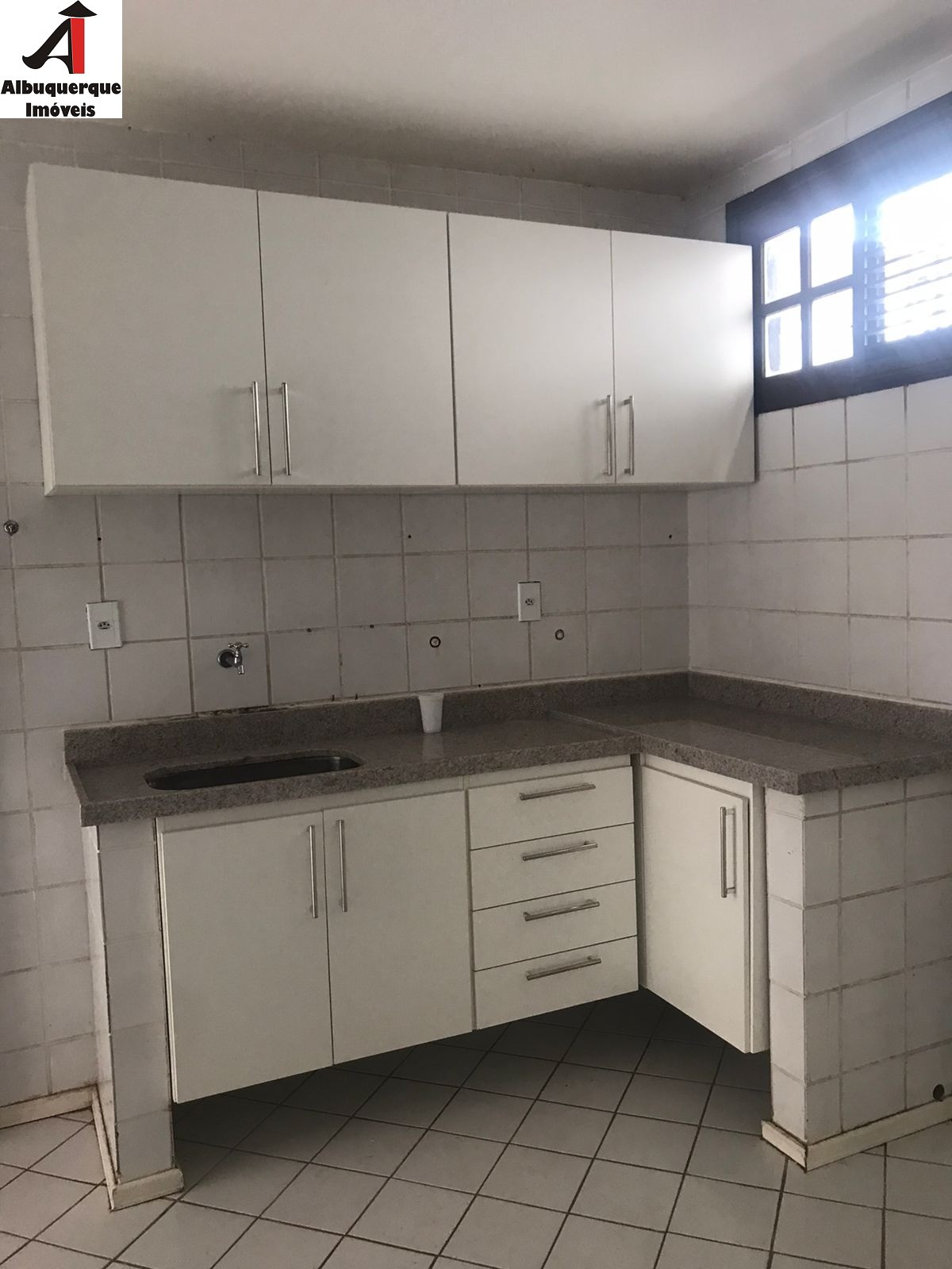 Casa para alugar com 3 quartos, 330m² - Foto 10