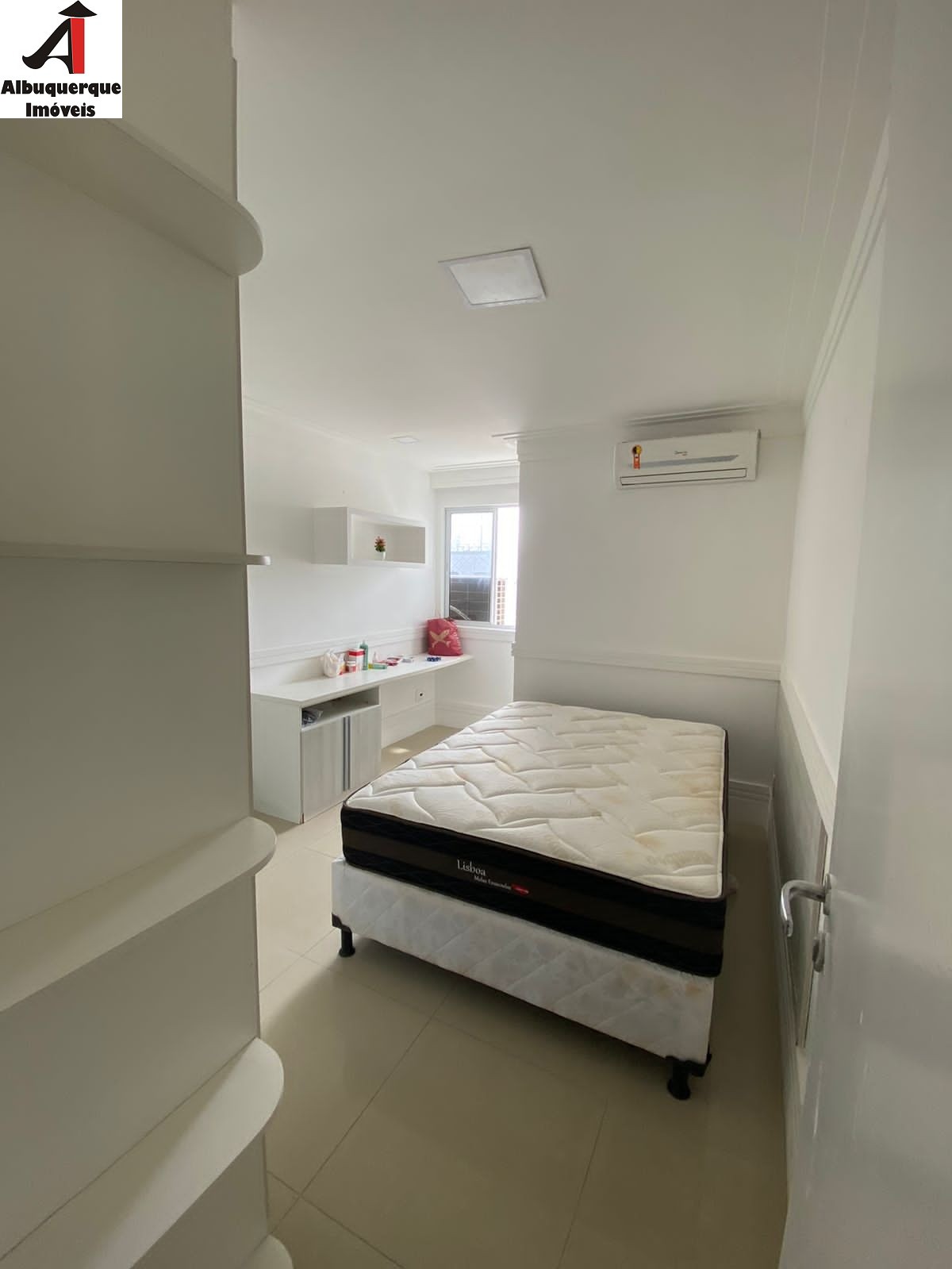 Apartamento à venda com 3 quartos, 136m² - Foto 3