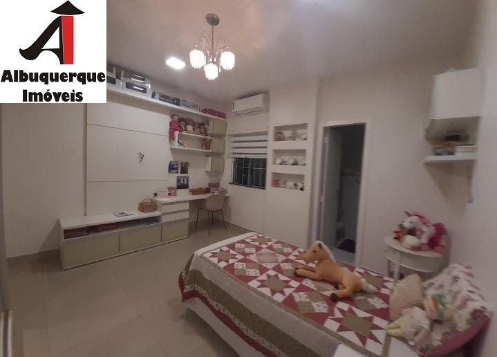 Casa à venda com 3 quartos, 220m² - Foto 8