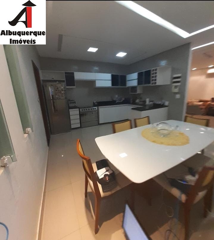 Casa à venda com 3 quartos, 220m² - Foto 5