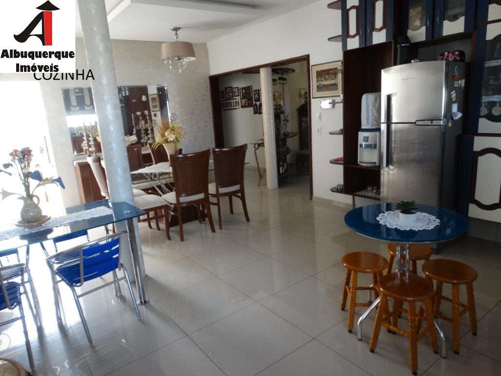 Casa à venda com 5 quartos, 420m² - Foto 9