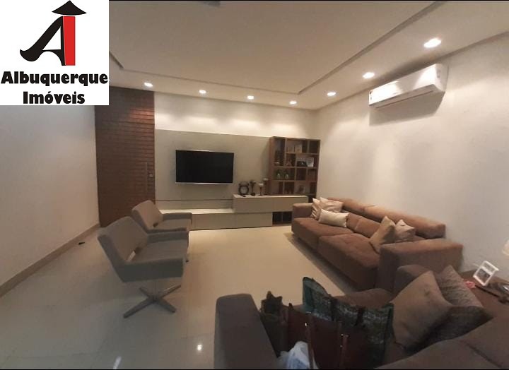 Casa à venda com 3 quartos, 220m² - Foto 1