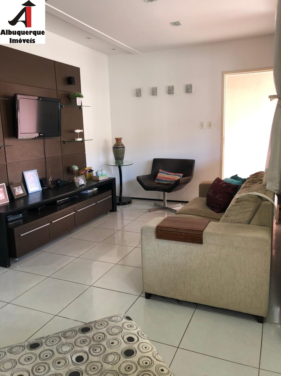 Casa à venda com 3 quartos, 200m² - Foto 2