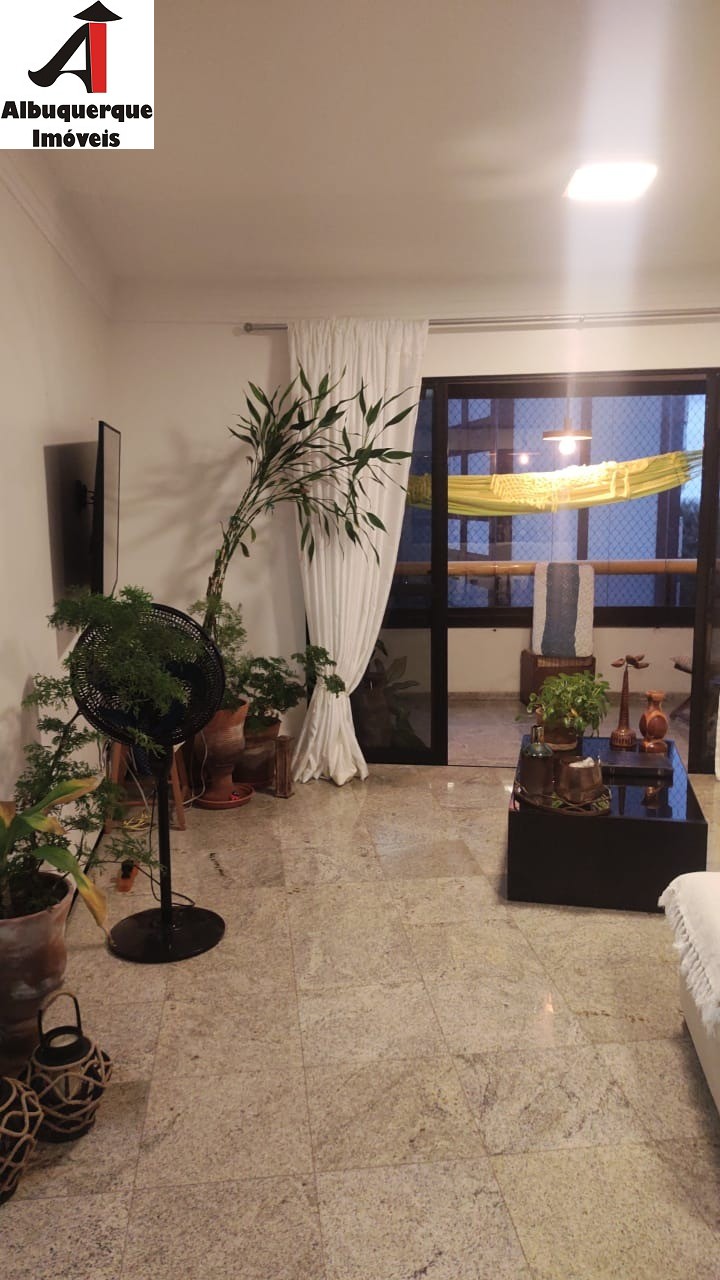 Apartamento à venda com 3 quartos, 200m² - Foto 4