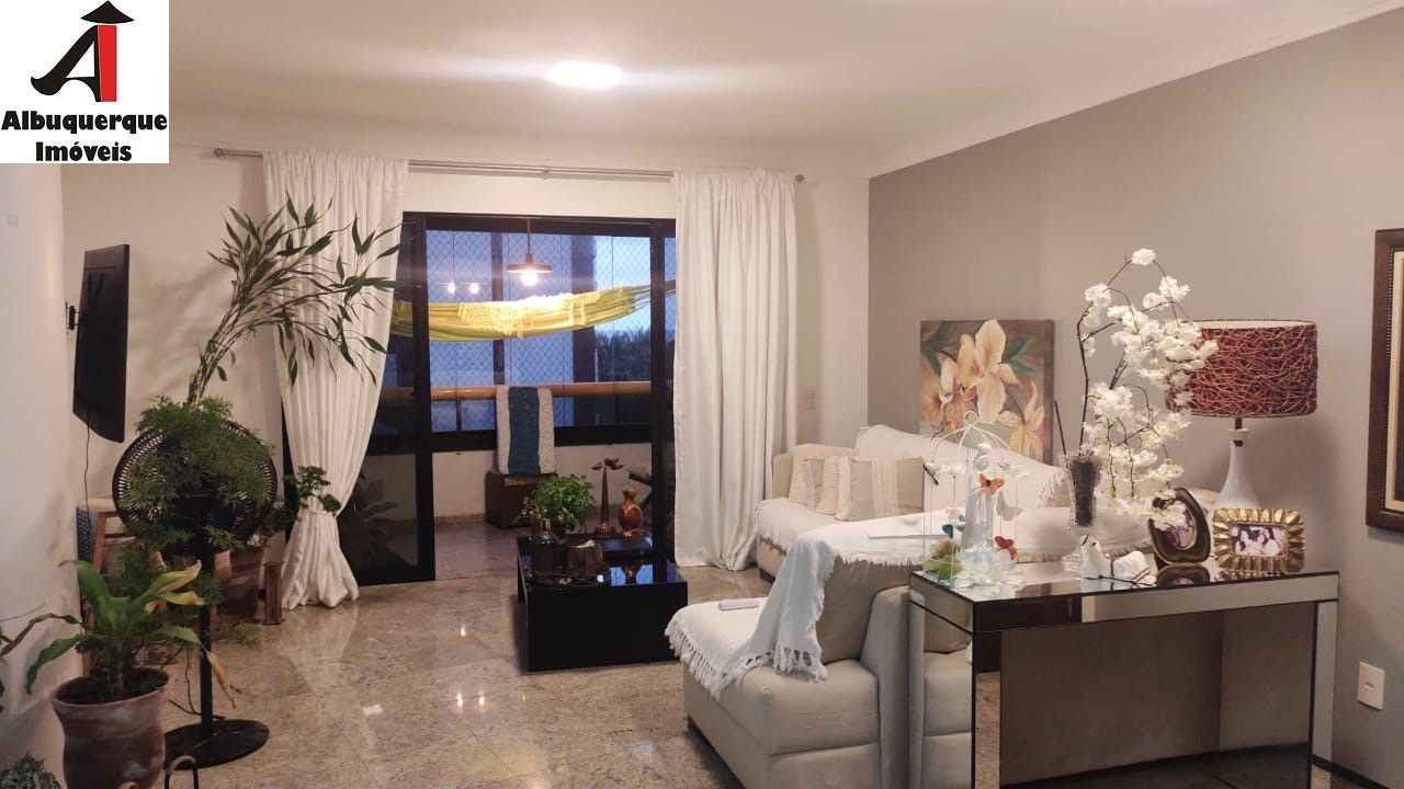 Apartamento à venda com 3 quartos, 200m² - Foto 1