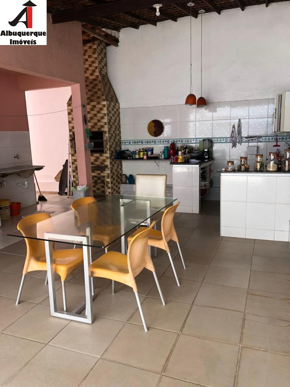 Casa à venda com 3 quartos, 200m² - Foto 1