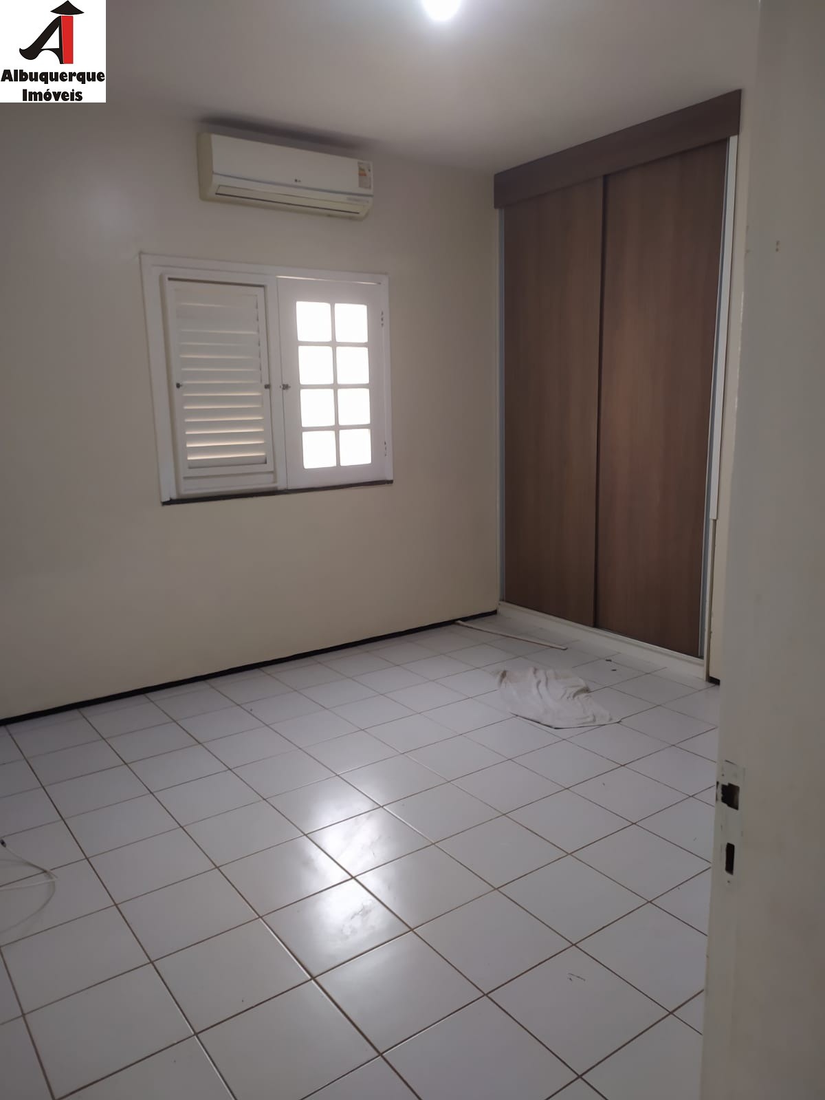 Casa à venda com 3 quartos, 210m² - Foto 8