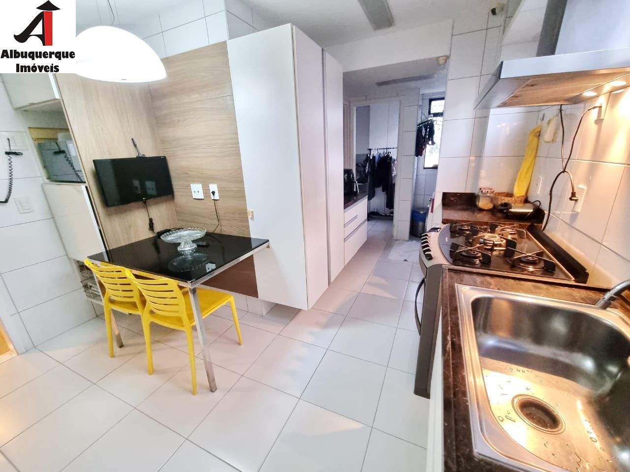 Apartamento à venda com 3 quartos, 117m² - Foto 2