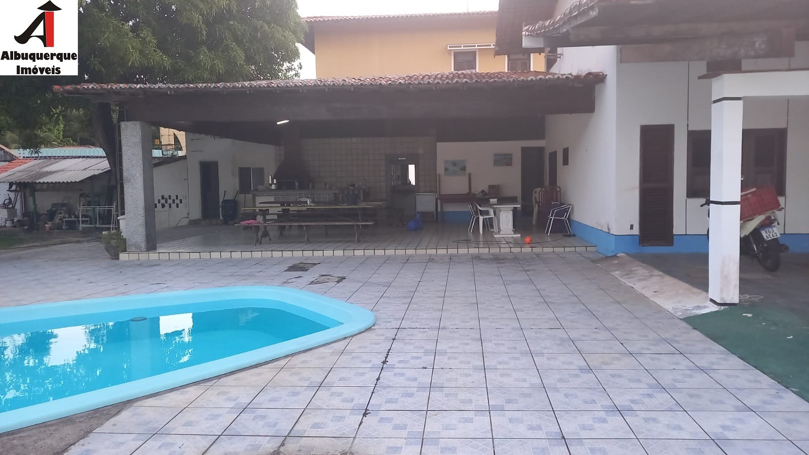 Casa à venda com 5 quartos, 1800m² - Foto 1