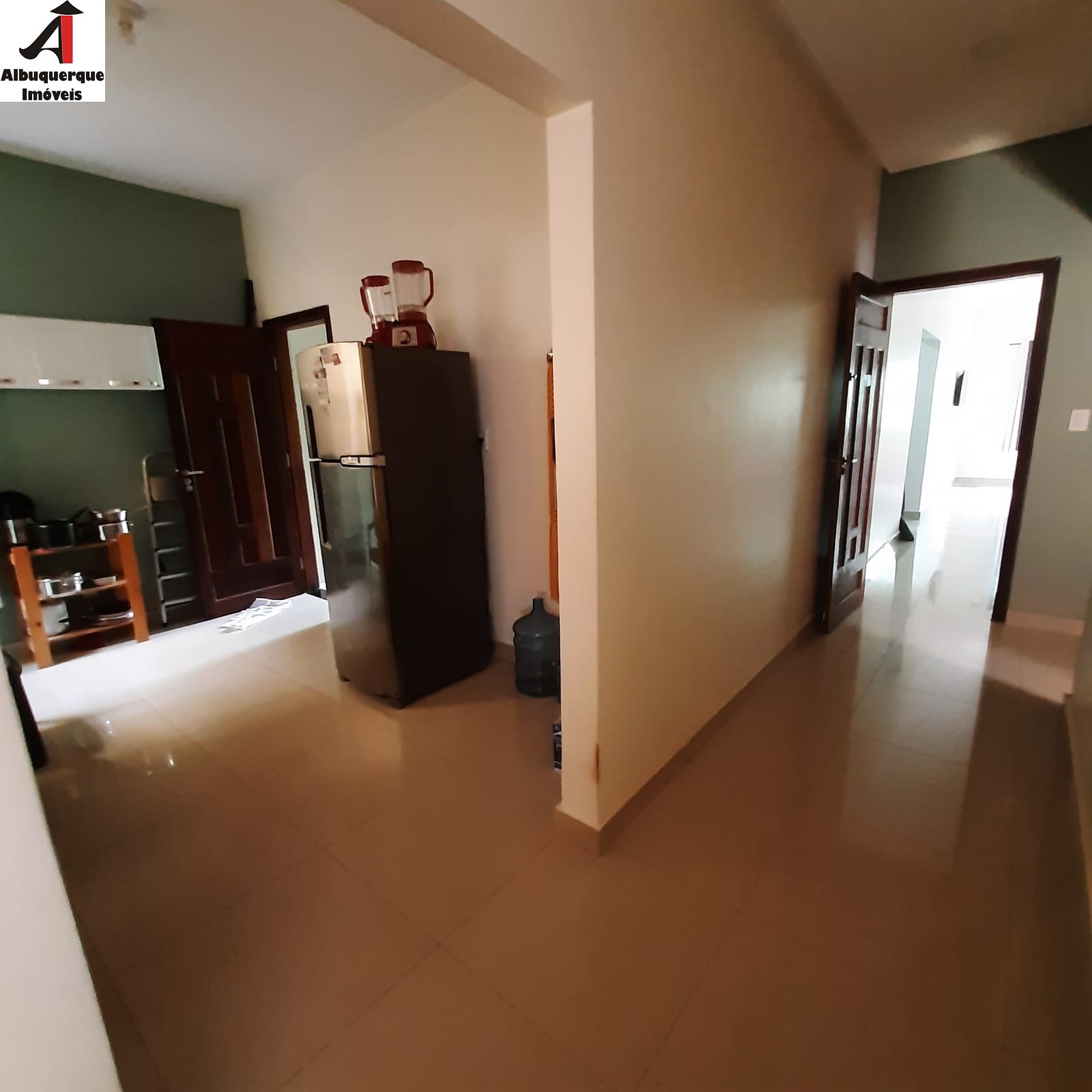 Casa à venda com 3 quartos, 300m² - Foto 3