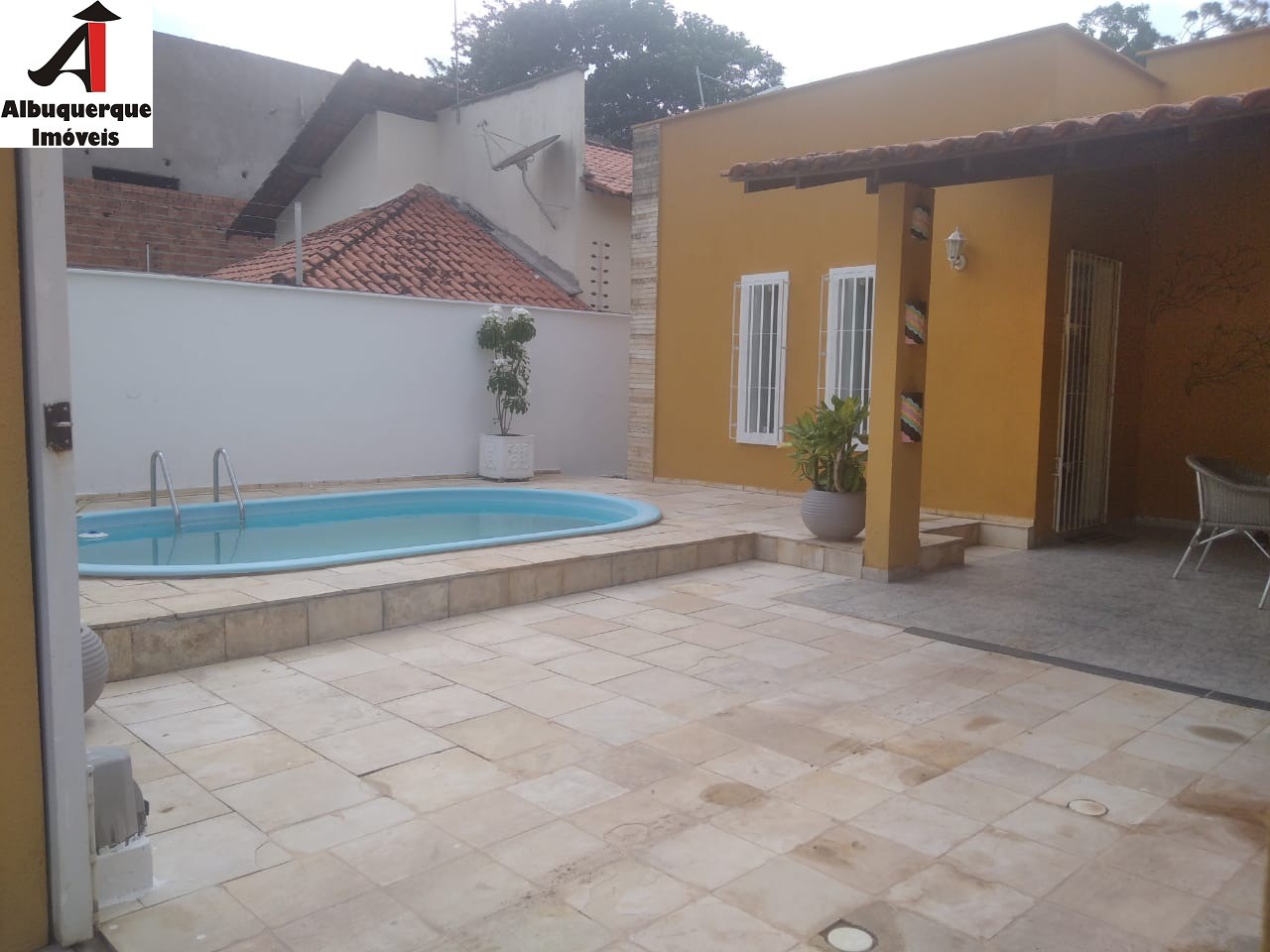 Casa à venda com 2 quartos, 400m² - Foto 1