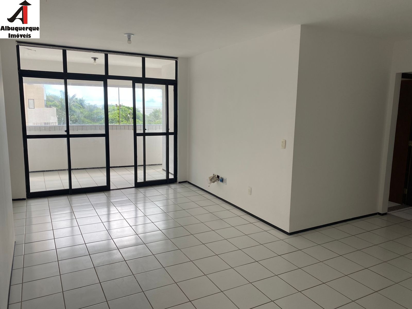 Apartamento à venda com 3 quartos, 110m² - Foto 1