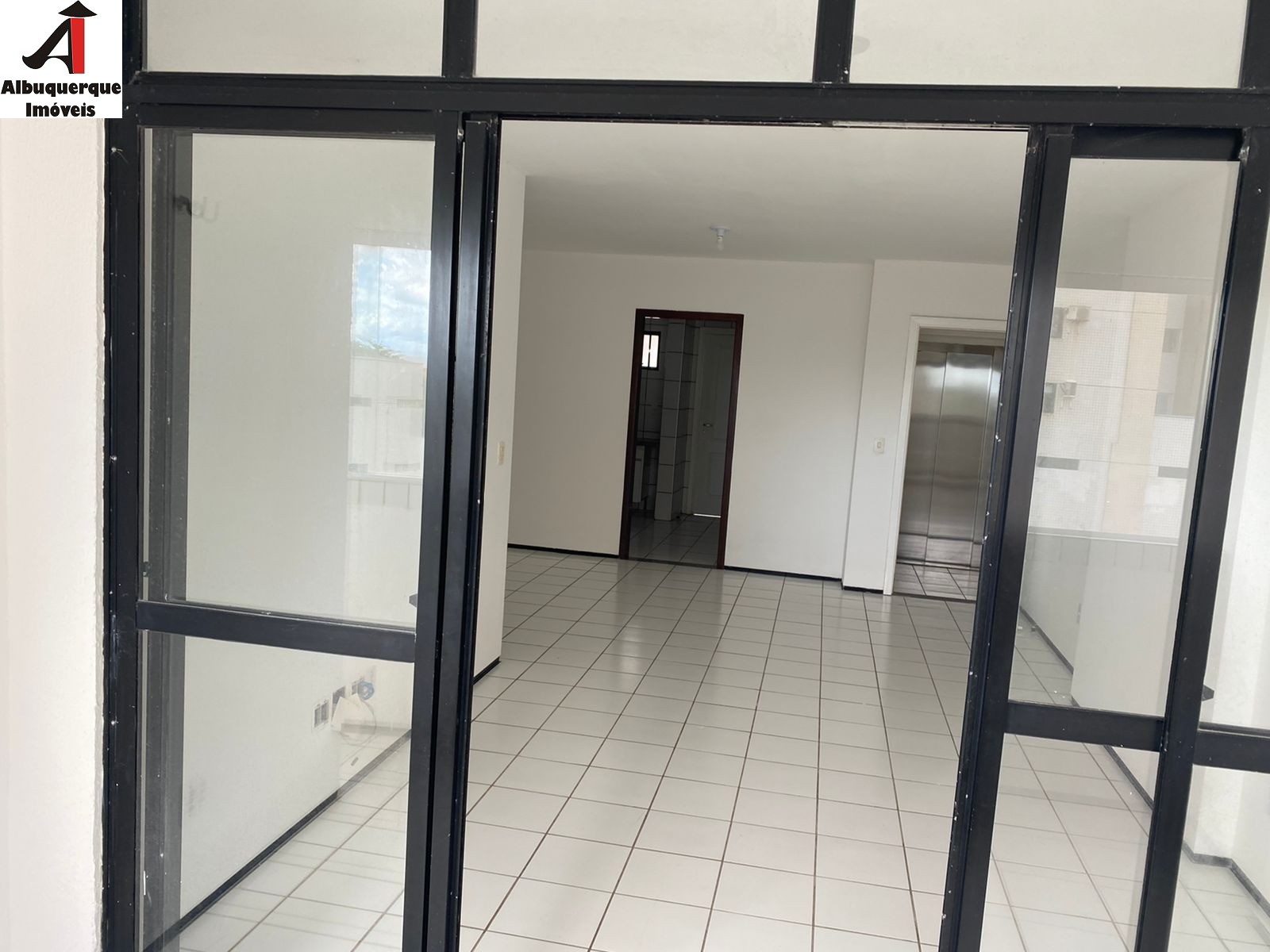 Apartamento à venda com 3 quartos, 110m² - Foto 3