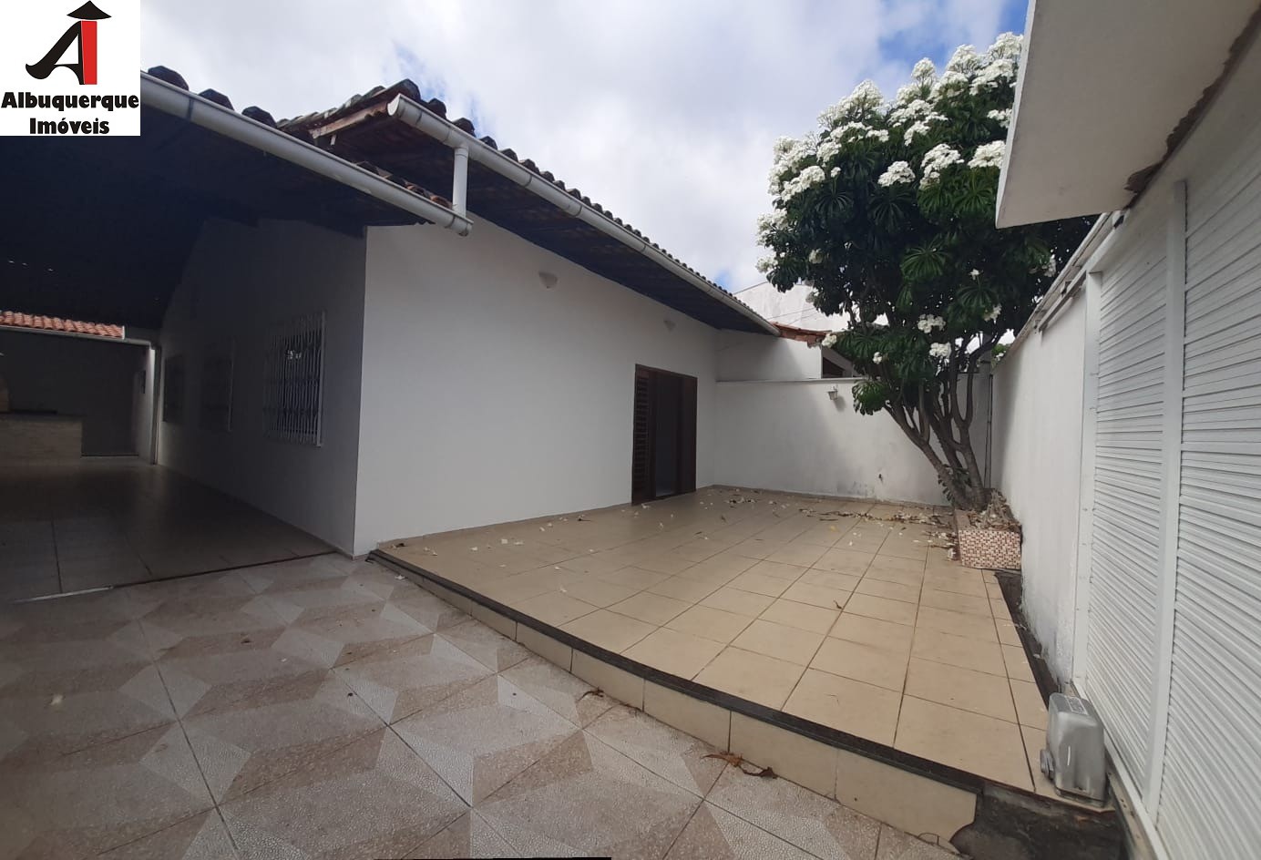 Casa à venda com 3 quartos - Foto 1