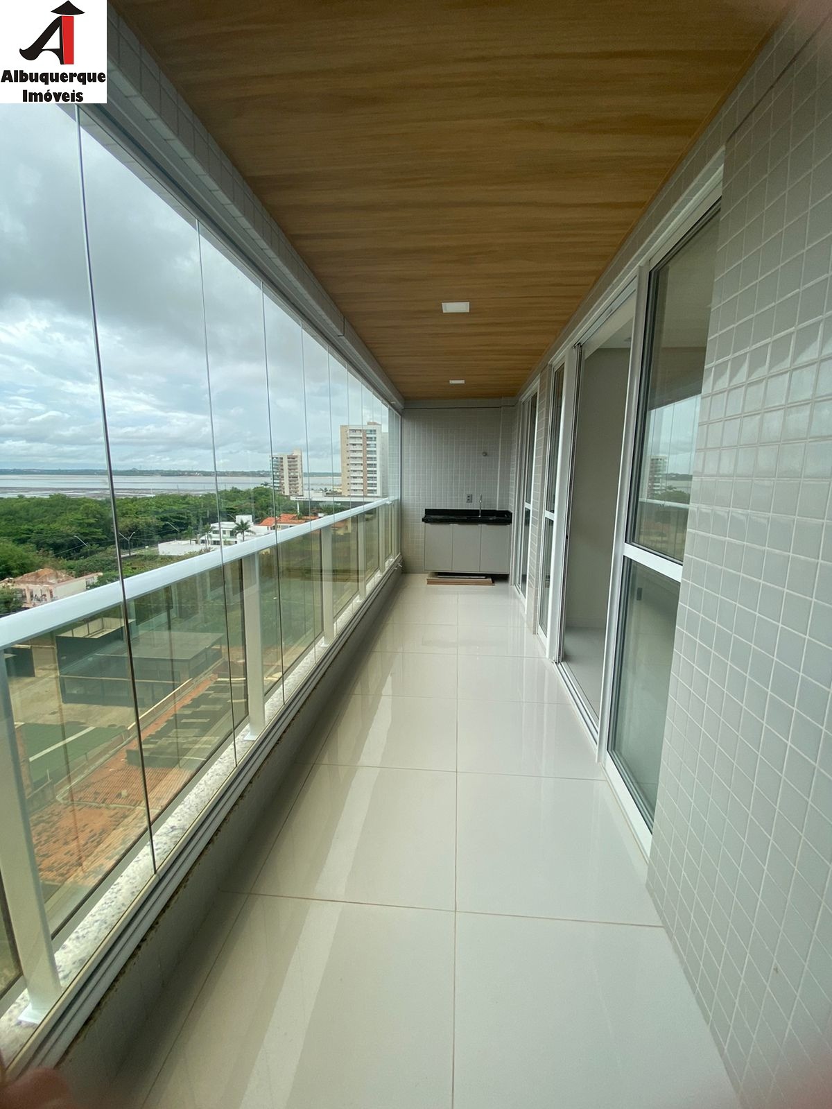 Apartamento para alugar com 3 quartos, 123m² - Foto 1