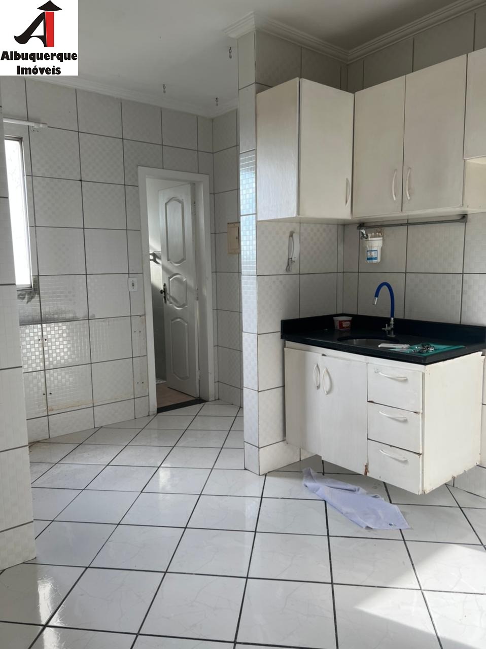 Apartamento à venda com 3 quartos, 77m² - Foto 2