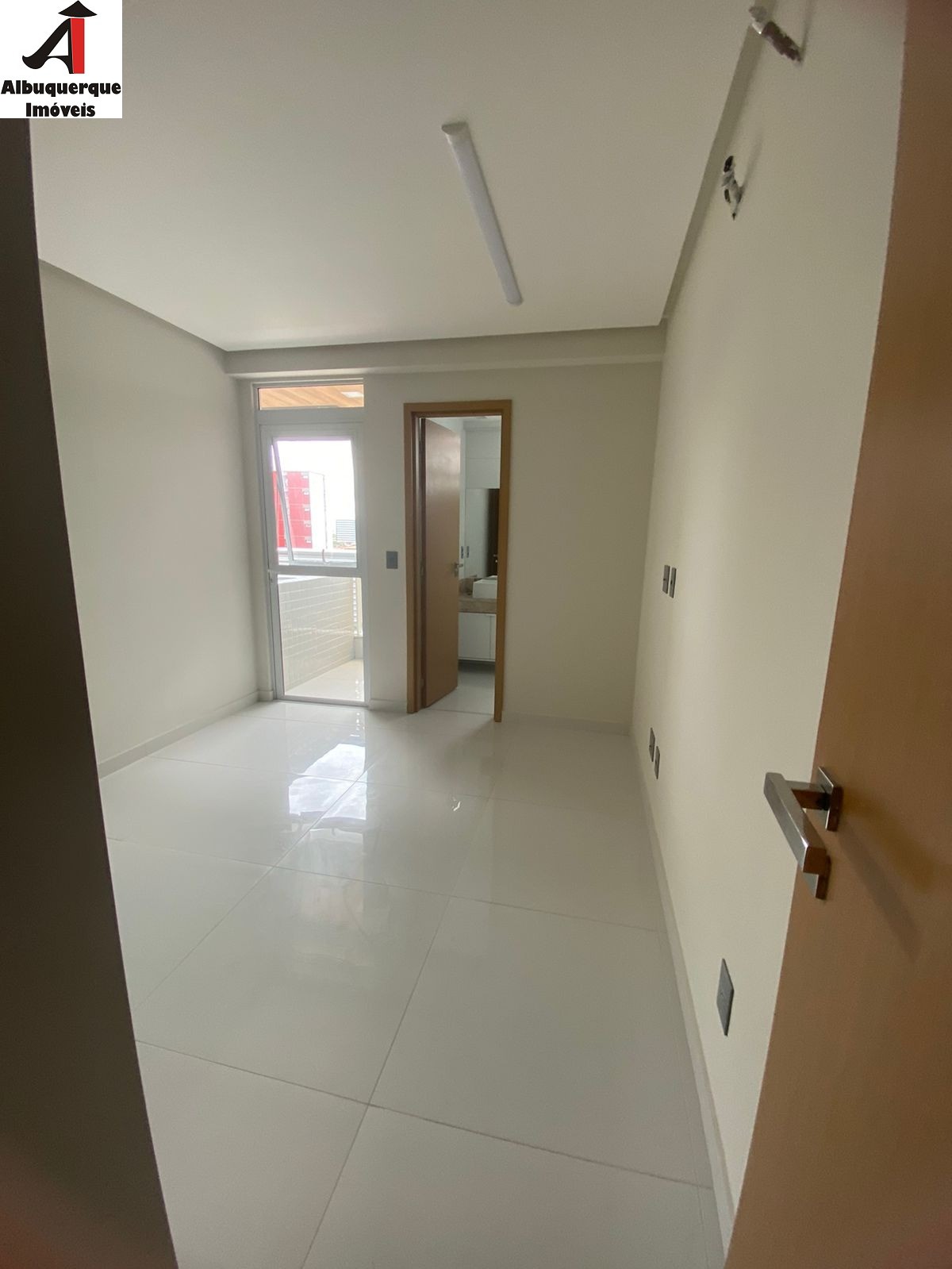 Apartamento para alugar com 3 quartos, 123m² - Foto 2