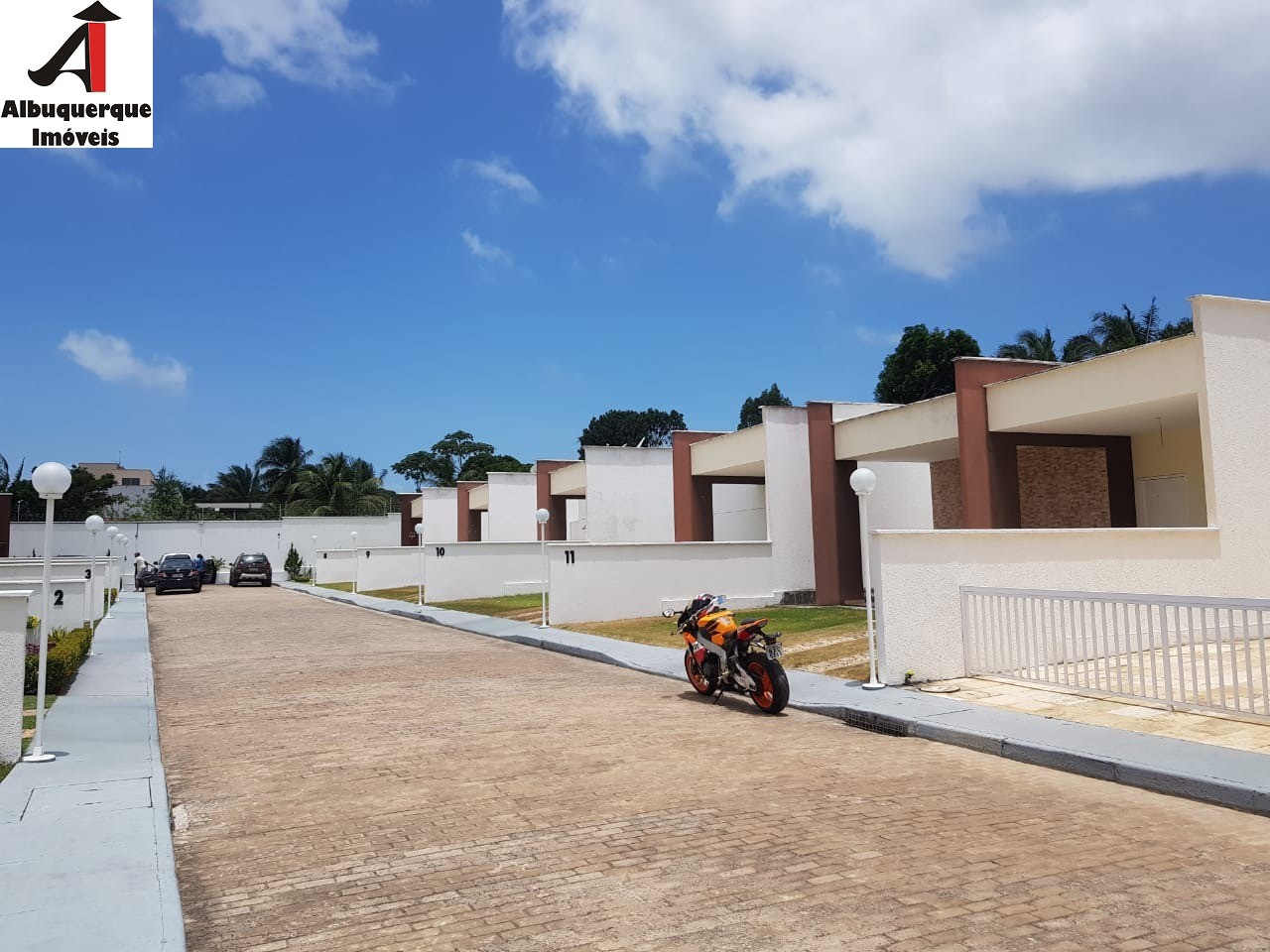 Casa à venda com 3 quartos, 100m² - Foto 4