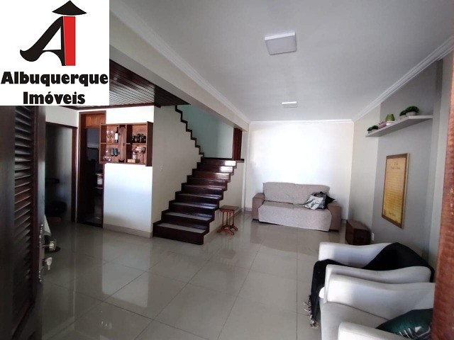 Casa à venda com 3 quartos, 300m² - Foto 2